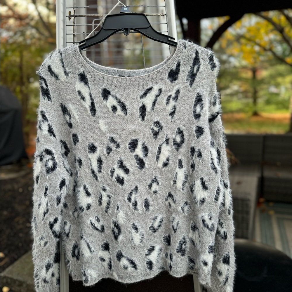 Elegant Gray and Black Women's Sweater